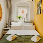 Modernes Mit Balkon Und Stellplatz