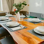 Modernes Mit Balkon Und Stellplatz Apartmán