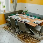 Modernes Mit Balkon Und Stellplatz