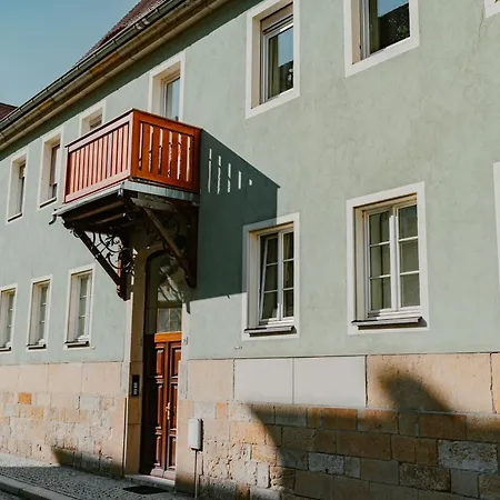 Modernes Mit Balkon Und Stellplatz דירה *