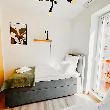 Modernes Mit Balkon Und Stellplatz Apartment *