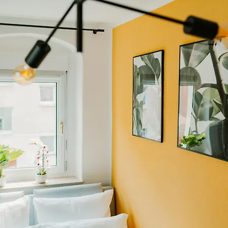 Modernes Mit Balkon Und Stellplatz