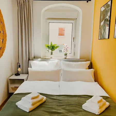 Modernes Mit Balkon Und Stellplatz