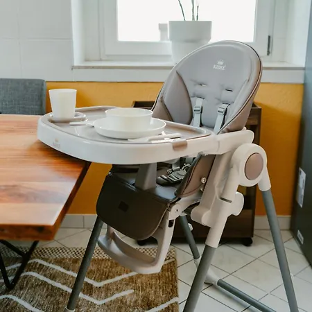 Modernes Mit Balkon Und Stellplatz Apartment *