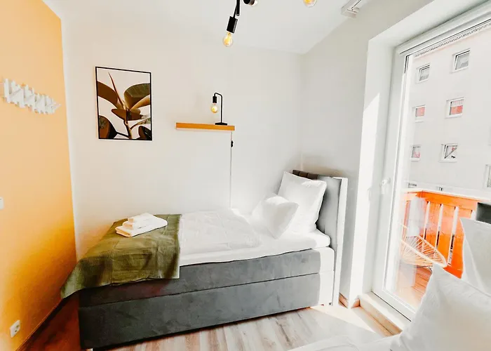 Modernes Mit Balkon Und Stellplatz דירה *