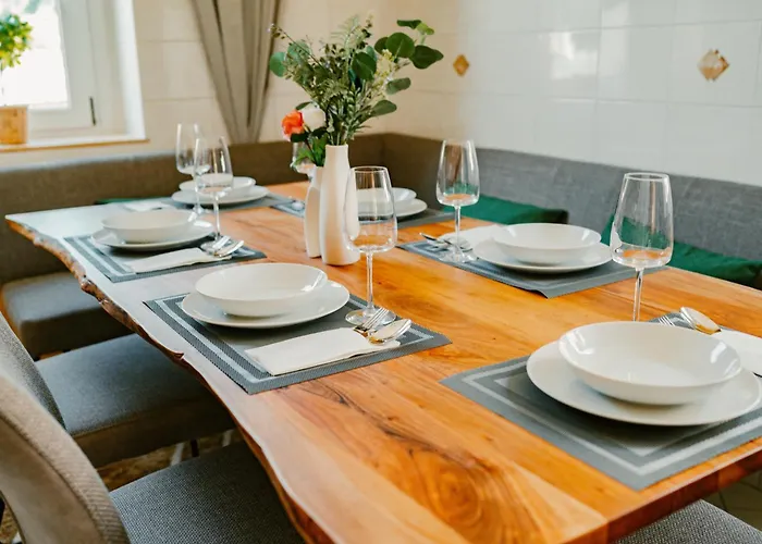 Modernes Mit Balkon Und Stellplatz דירה