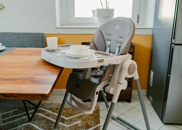 Modernes Mit Balkon Und Stellplatz דירה *